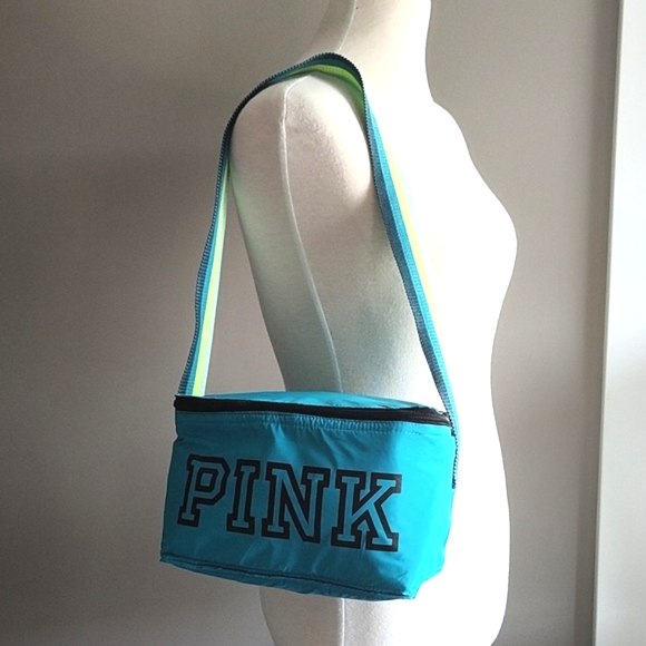 Victoria’s Secret PINK Cooler/Lunch Bag With Carrying Strap - Picture 3 of 9